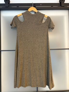 Aqua brand Green Cold-Shoulder Midi Dress